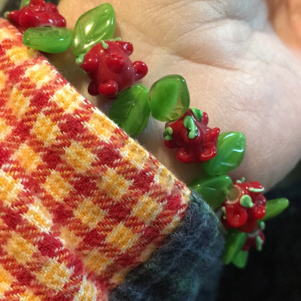 Vintage Hand Blown Glass Roses Bracelet - Picture 5 of 7